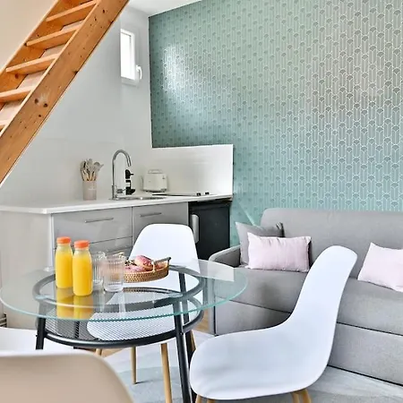 Apartman Avec Mezzanine Au Centre De